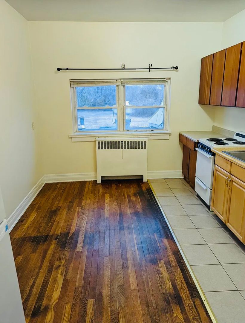 Albany Apartment: 391 Sand Creek Rd