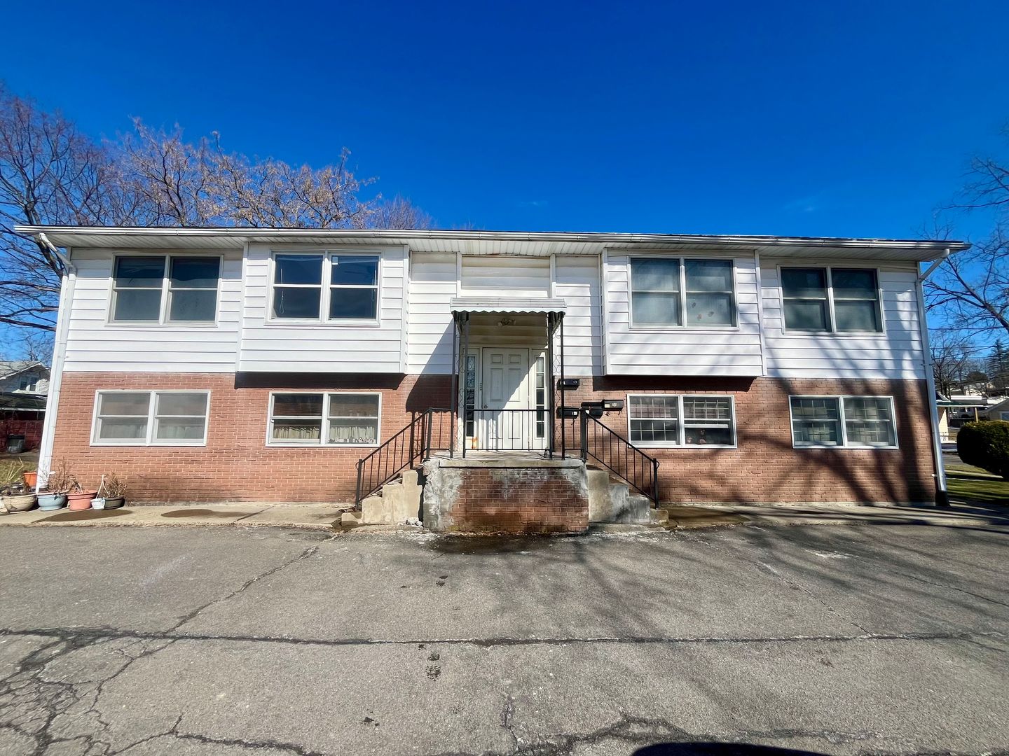 Binghamton Apartment: 53 Hall St