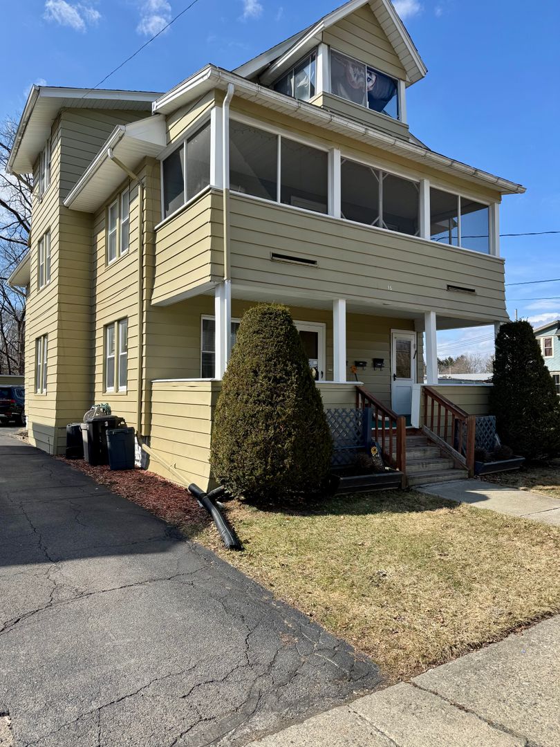 Endicott Apartment: 16 Badger Ave.