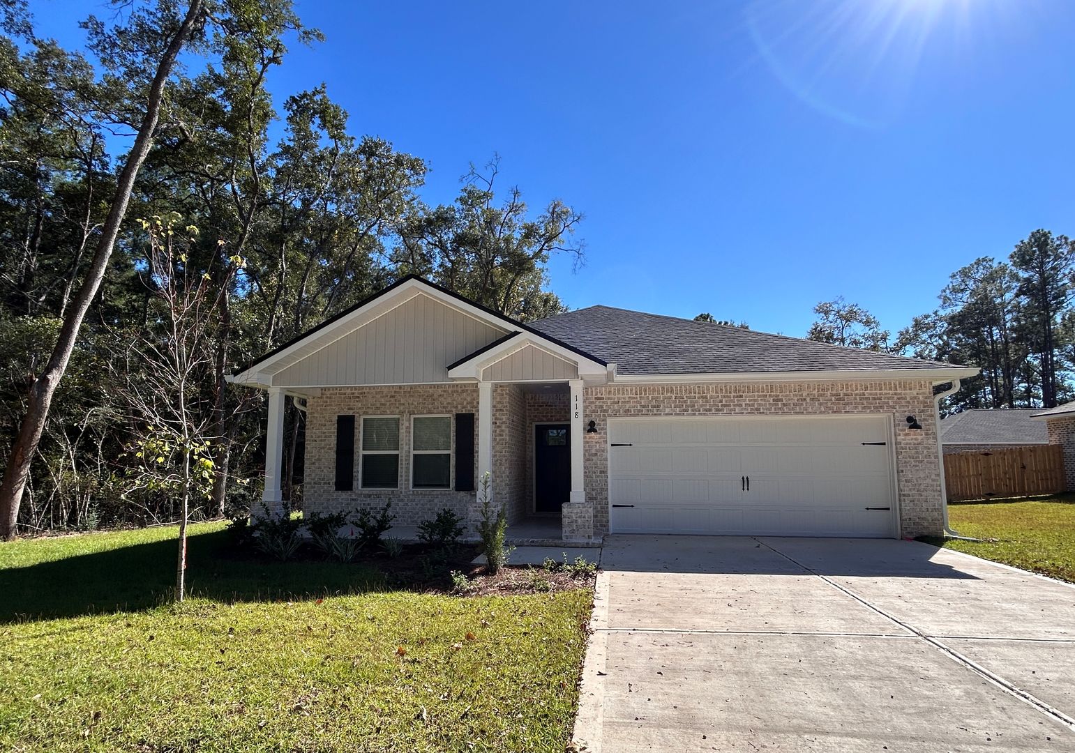 Freeport House: 118 Azalea Dr
