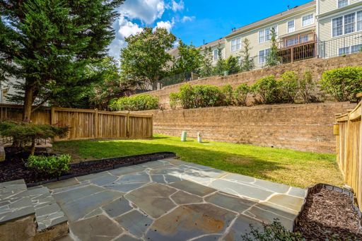 Spacious 3-Level Patio home in Alexandria for Rent – photo 1