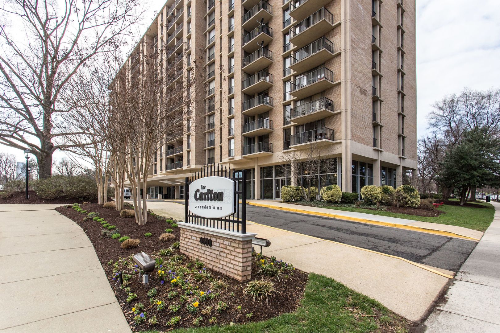 Arlington Condo: 4600 Four Mile Run Dr