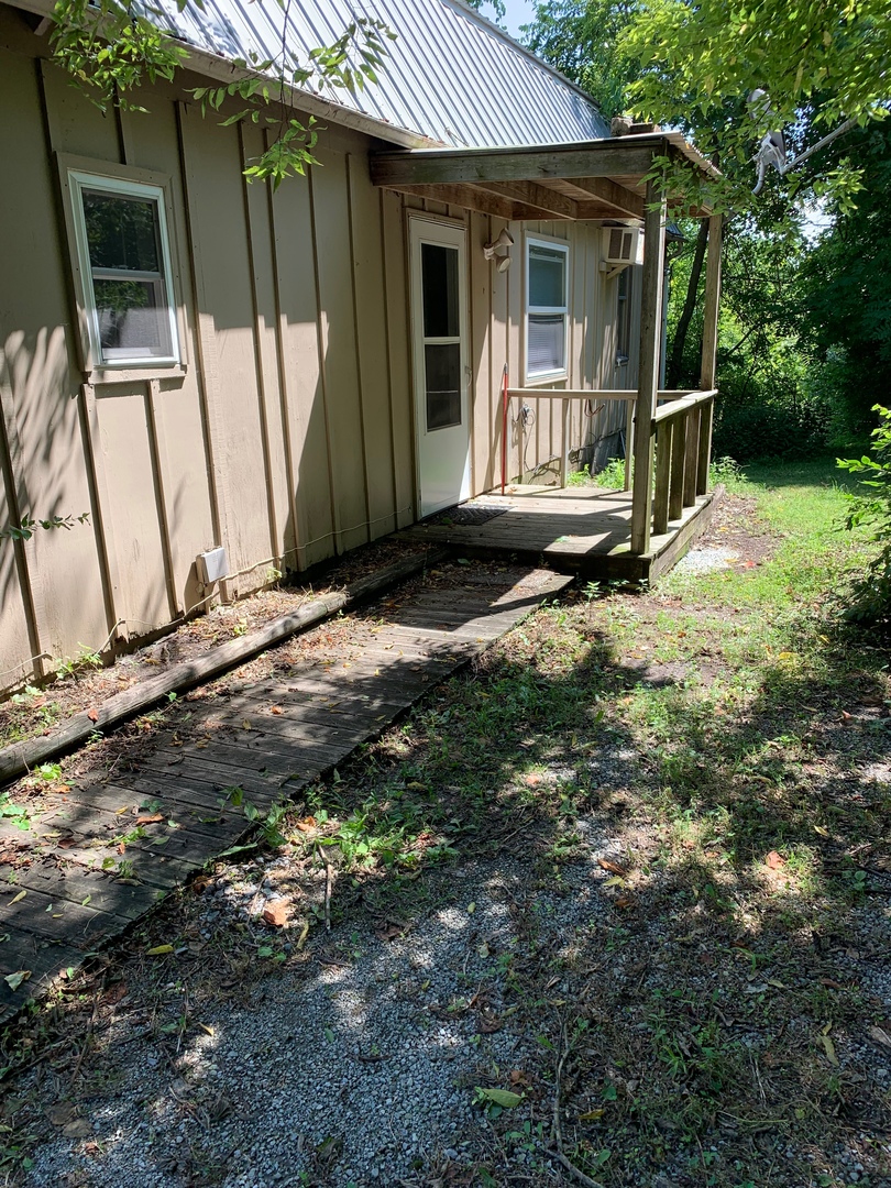 Carbondale Apartment: 2485 Meadeville Lane
