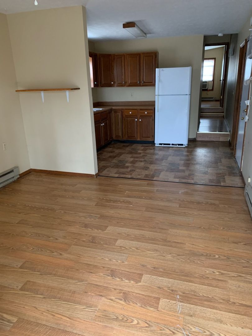 Carbondale Apartment: 2485 Meadeville Lane