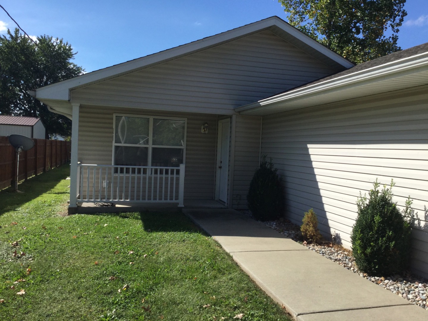 Marion Apartment: 1107 E Carter