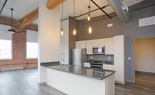 Oak Knitting Mill - Large 2 bedroom in Franklin Square – photo 1