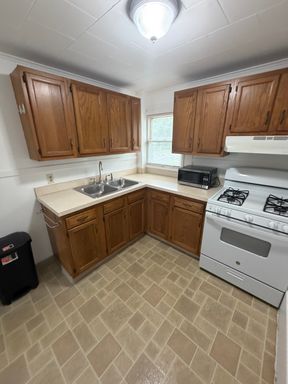 6395 Lakeshore Road, One bed/One bath, upper unit- Cicero