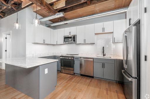 Top Floor Luxury Apartment in Downtown Utica- Move In Ready! Sign for just $500 & get a Free Month of Rent! – photo 1