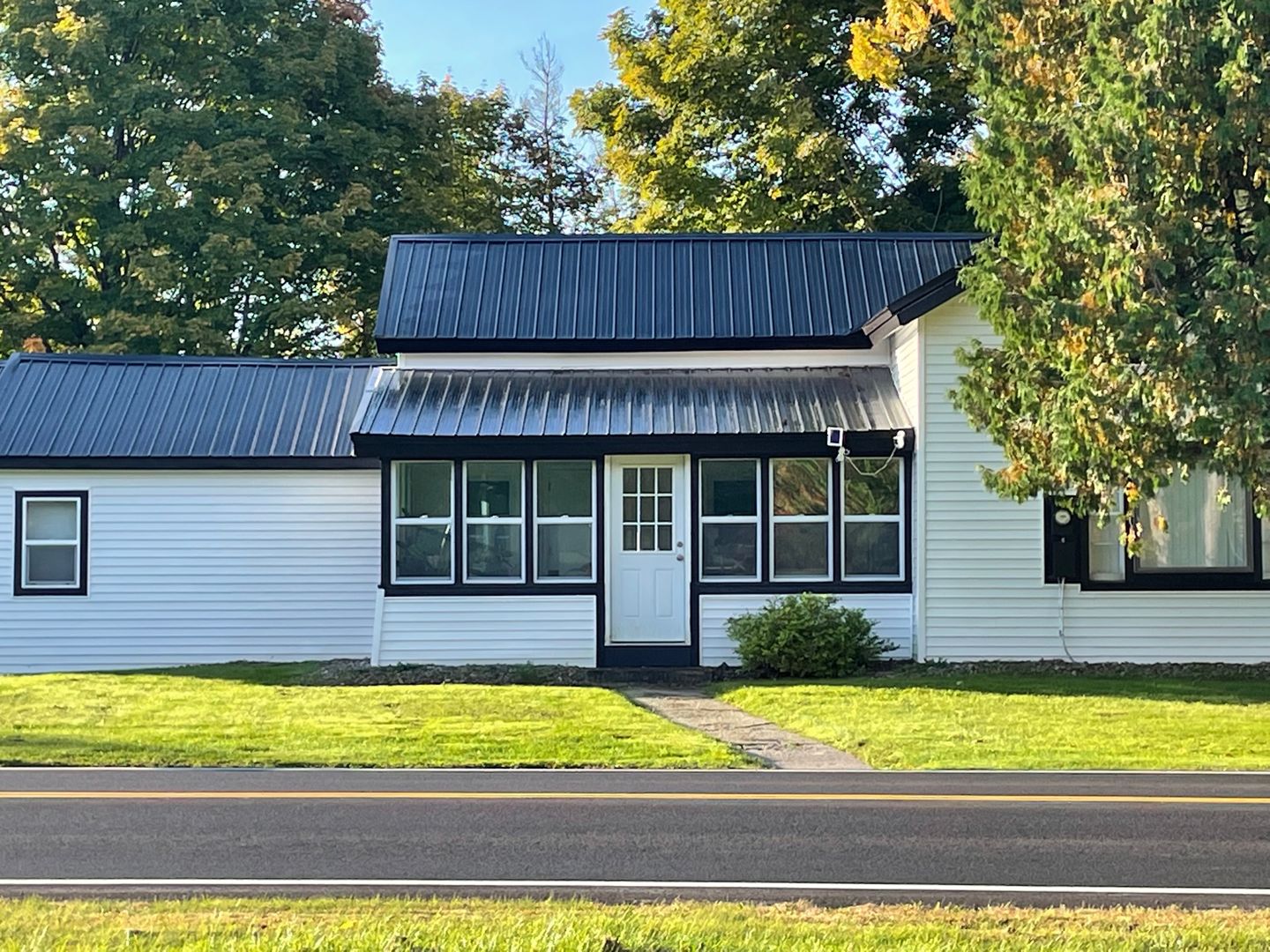 Fayetteville House: 7000 Cedar Bay Road