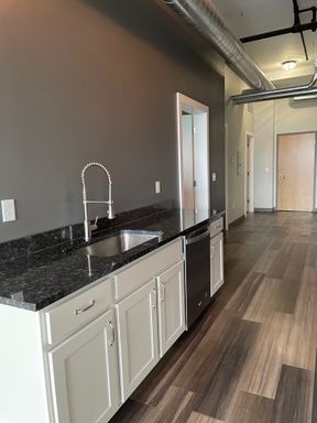 1 Bed, 1 Bath- Loft Style- Oak Knitting Mill! – photo 1