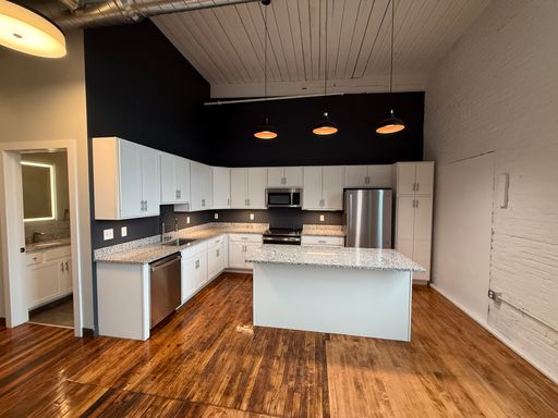 Move In For Only $500 At 600 State Street! Luxury Loft 1 Bedroom Apartment – photo 1