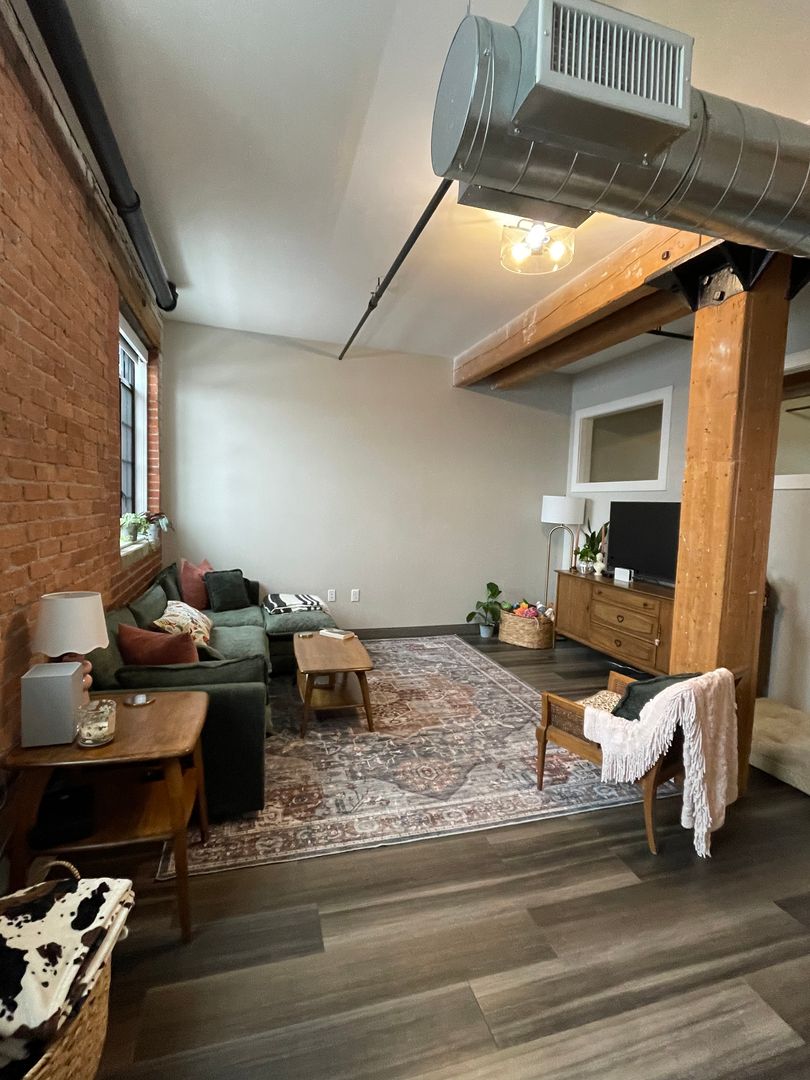 Syracuse Apartment: 102 West Division Street