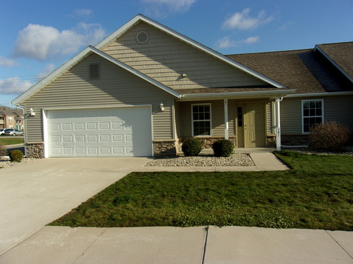 Beautiful 3 Bedroom 2 Full Bath 2 Car Attached Garage Duplex