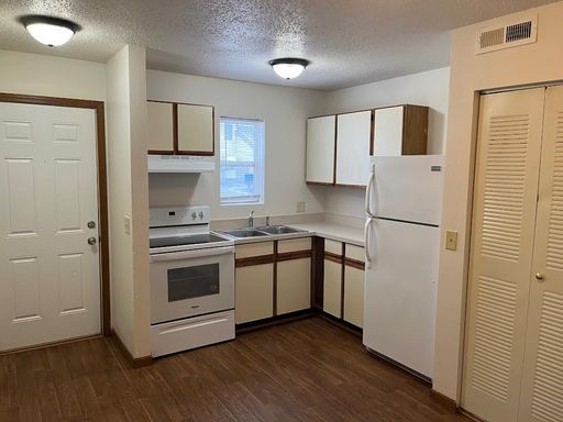 1332 Holloway Drive, Apt 87, Plymouth, IN 46563