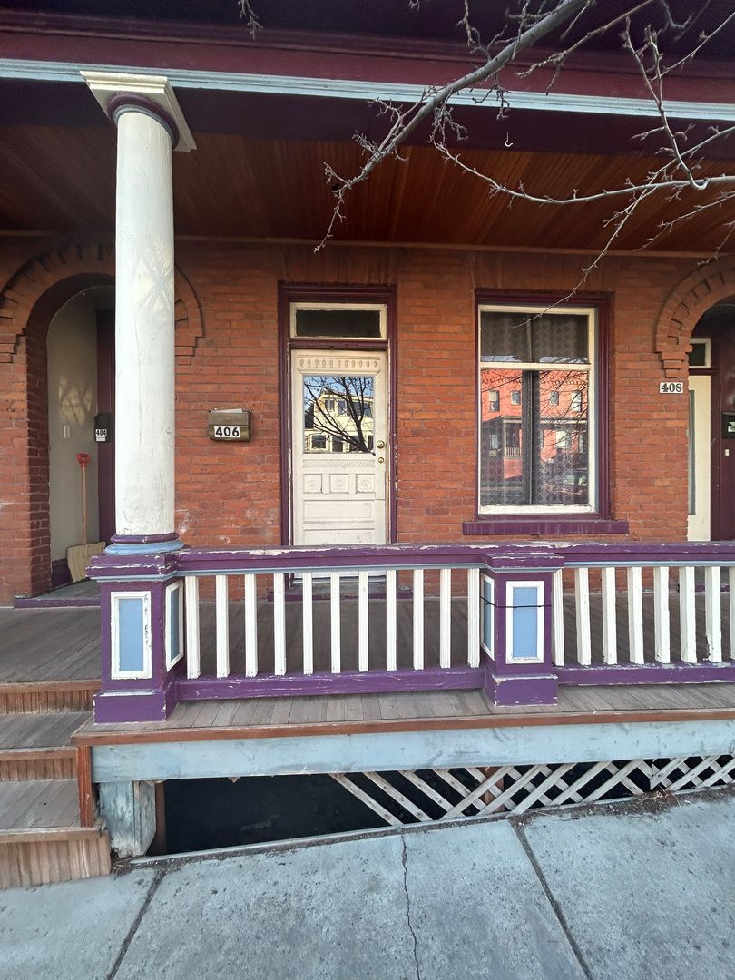 Butte Apartment: 402 W Mercury