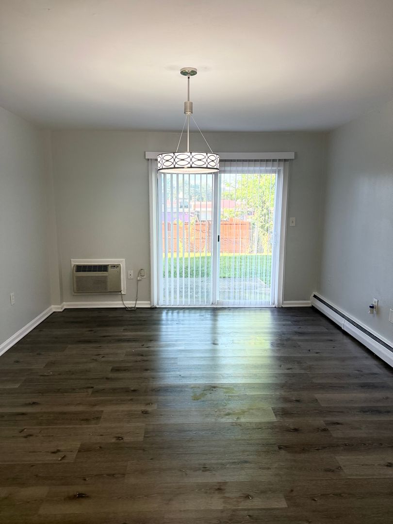 Alexandria Apartment: 2314/2318/2322/2326/2330-Glendale Terrace -