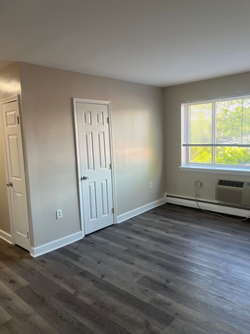 Alexandria Apartment: 2314/2318/2322/2326/2330-Glendale Terrace -