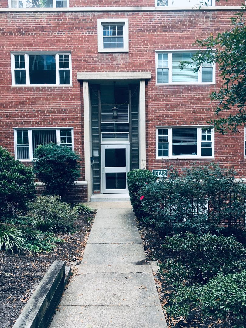 Arlington Condo: 1322 Ft Myer Dr. Apt # 905