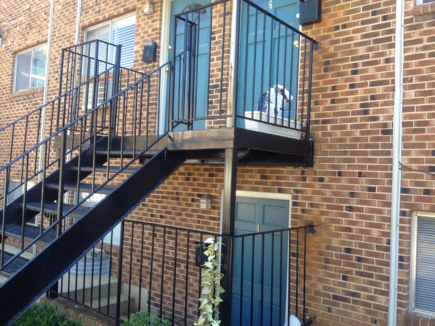 Arlington Apartment: 2110 Culpeper St