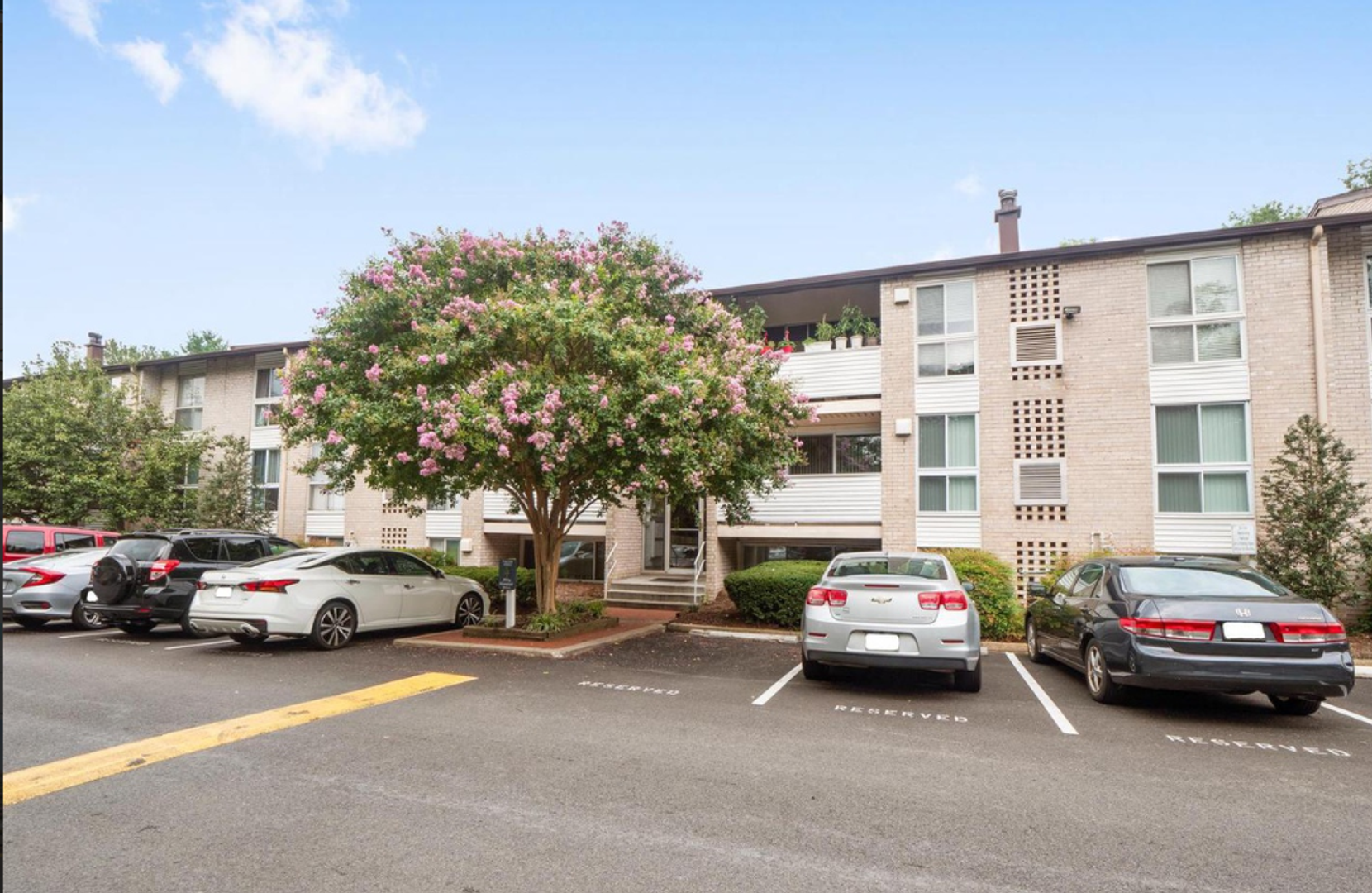 Alexandria Apartment: Bloomfield Dr