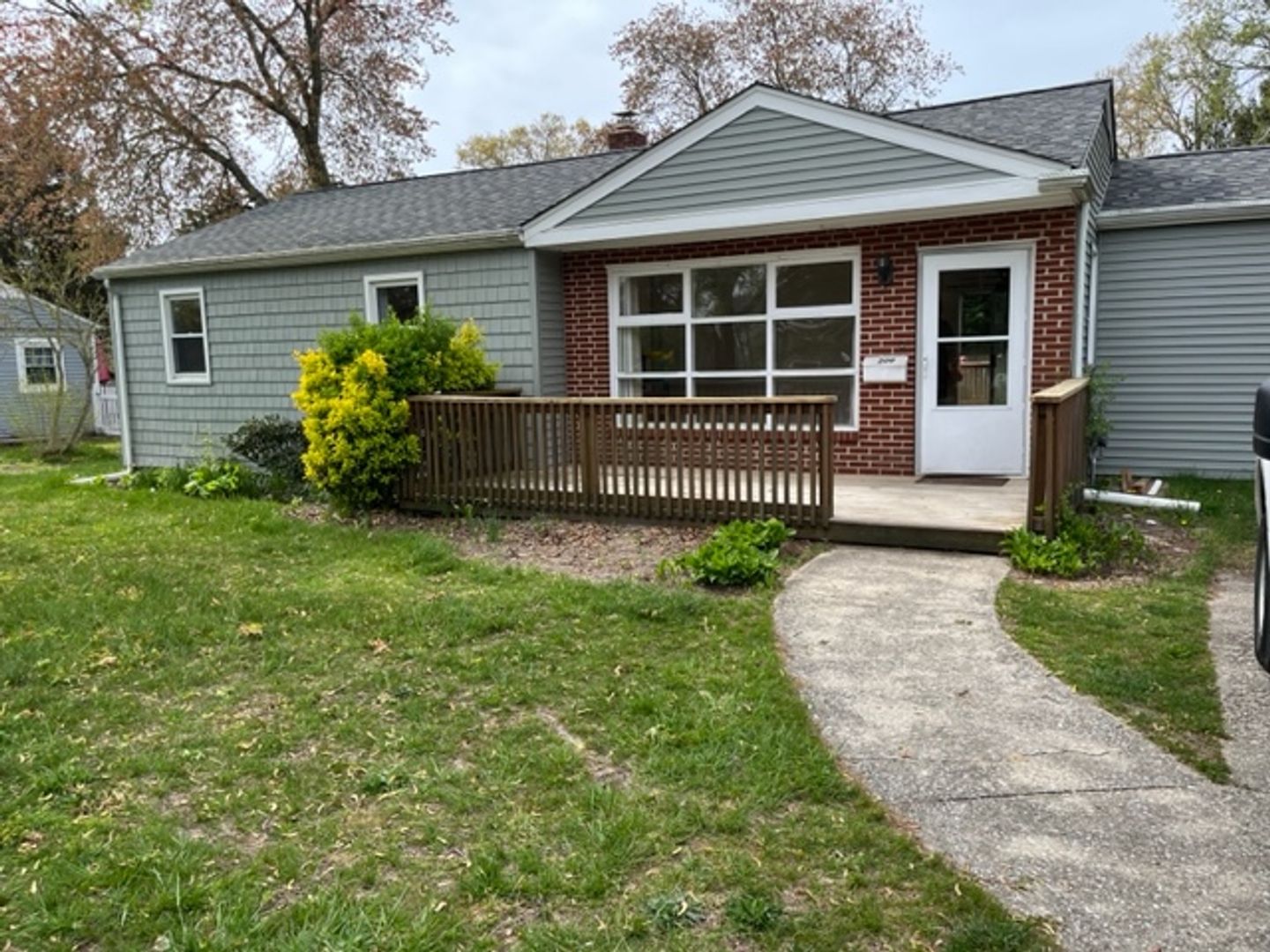 Linwood House: 209 Haines Ave