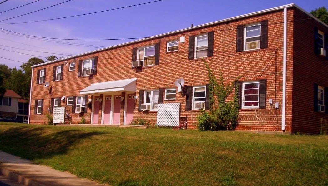 Arlington Apartment: 1837 N. Dinwiddie St.