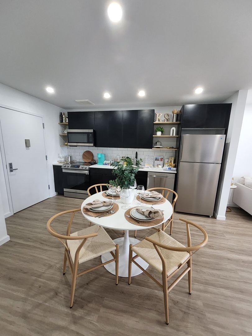 Newark Apartment: 556 Market Street