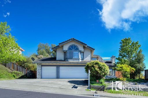Room to Spread Out — 5 Beds, 3 Baths & 2,362 Sq Ft – photo 1