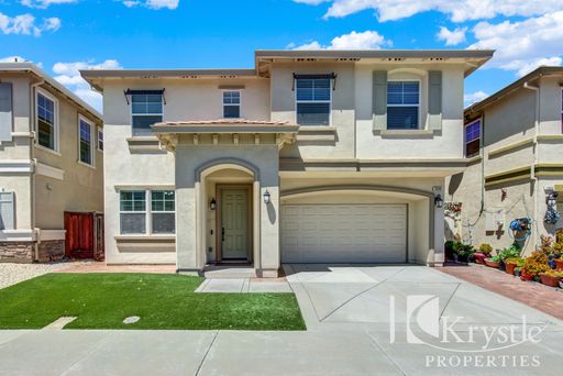 Beautiful 5 Bedroom + Loft