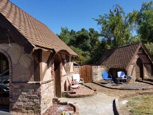 Charming Cottage in Vallejo Near to Shopping Center and Freeway