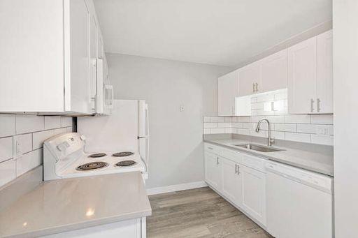1 MONTH FREE! Super Spacious Updated 1 Bed, 1 Bath 2nd Floor Apartment Home in Lakewood near Hwy 6! – photo 1