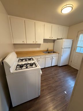 1 Bedroom 1 Bathroom Apartment in Denver – photo 1