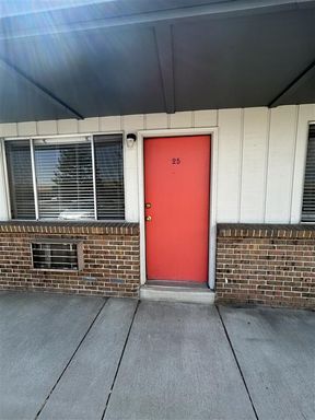 Renovated Studios and 1-Bedroom Apartments – photo 1