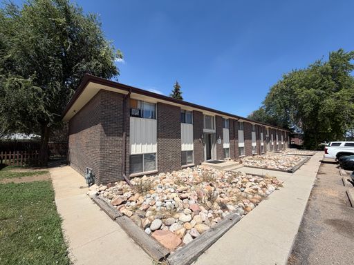 1 Bedroom 1 Bathroom Downstairs Apartment in Longmont – photo 1