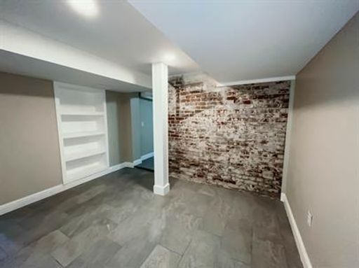 Fantastic 1 Bed, 1 Bath Apartment in Bird's Boardinghouse from the 1880's! – photo 1