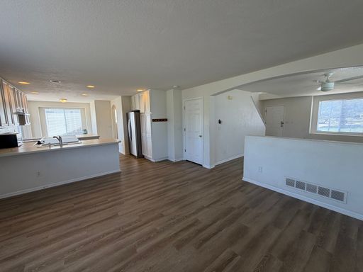 New Floor and Window A/C! – photo 1