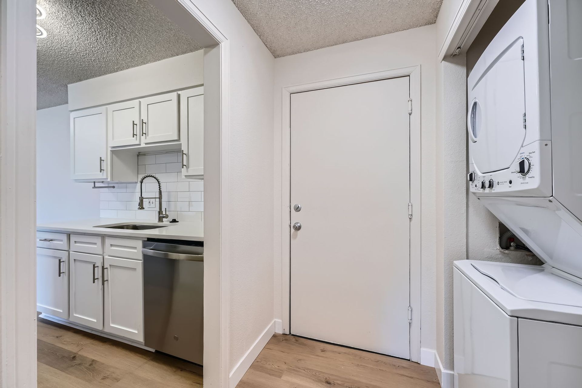 Aurora Apartment: 1357 -15483 Helena Street