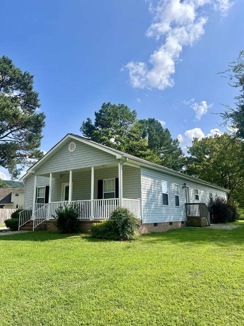 Ooltewah House: 9511 Weidner Ln