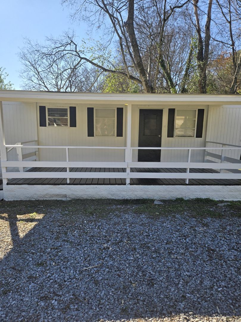 Chattanooga Apartment: 997 West Elmwood Drive