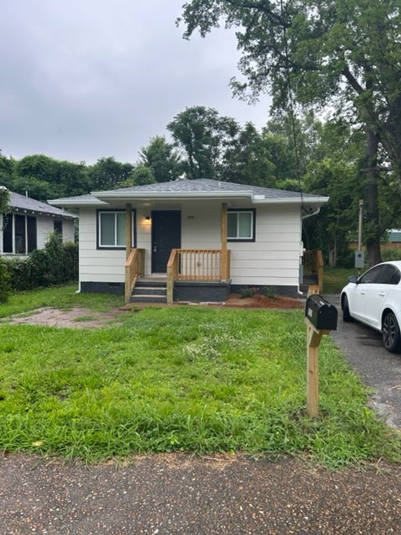 Chattanooga House: 909 W 39th Street
