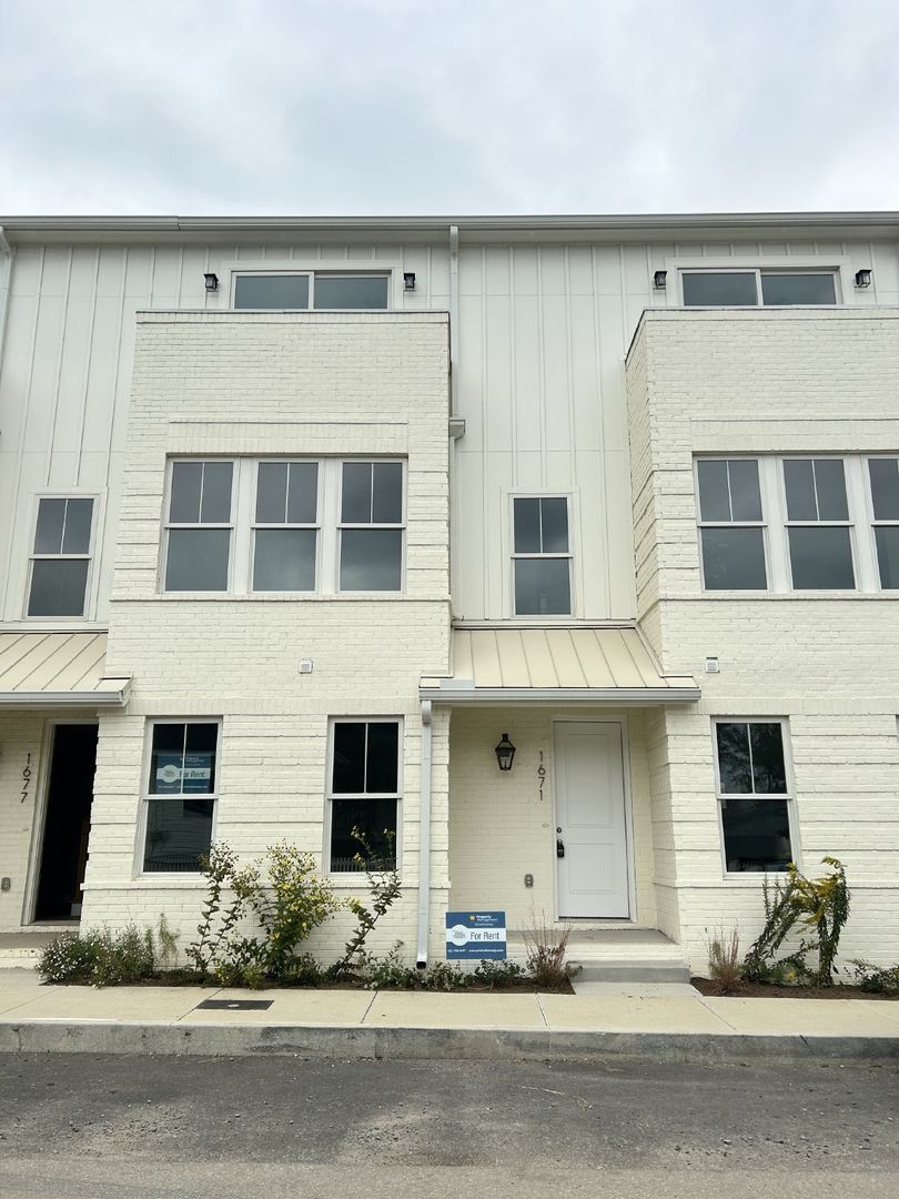 Chattanooga House: 1671 Adams Street