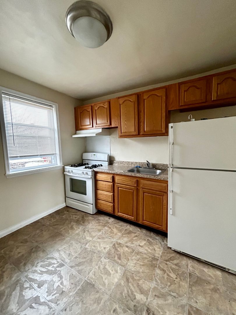 Dundalk Apartment: 2104 Willow Springs Road