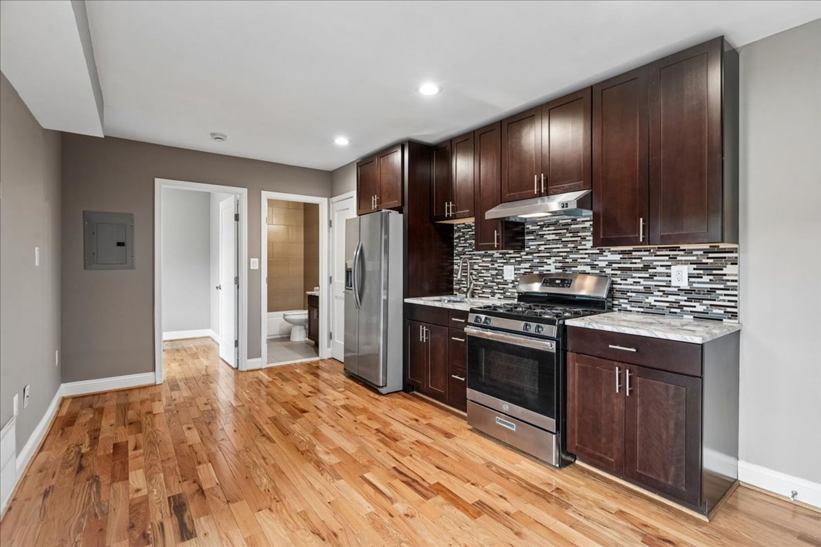 Washington Apartment: 1616 27th Street SE