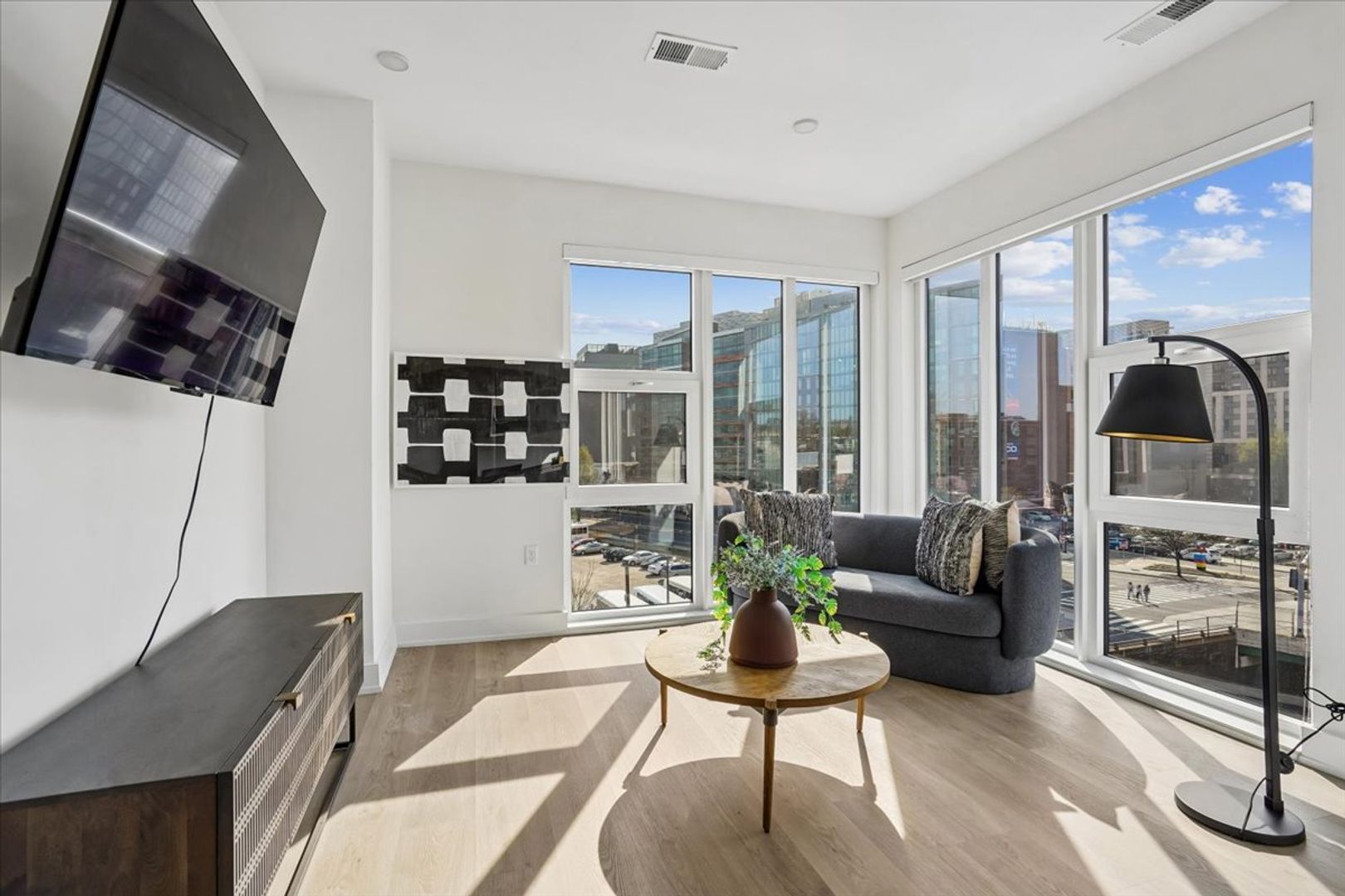 Washington Apartment: 1324 North Capitol Street