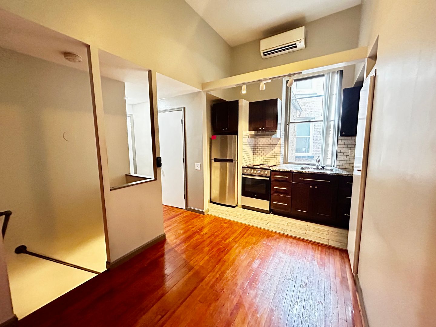 Baltimore Apartment: 511-513 Cathedral Street