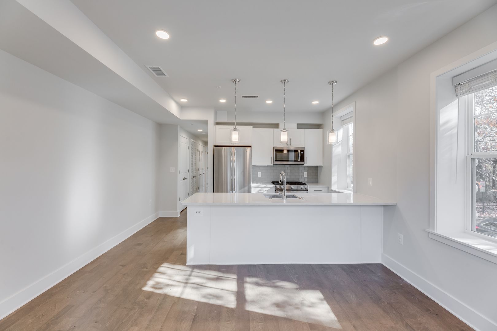 Washington Apartment: 2201 40th Pl NW