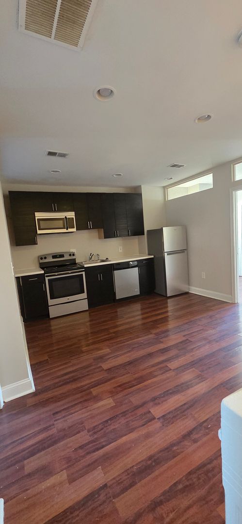 Washington Apartment: 543 Florida Ave NW