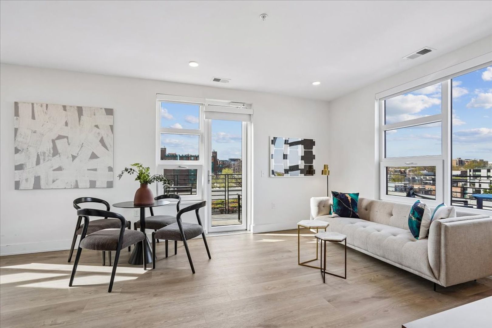 Washington Apartment: 1324 North Capitol Street