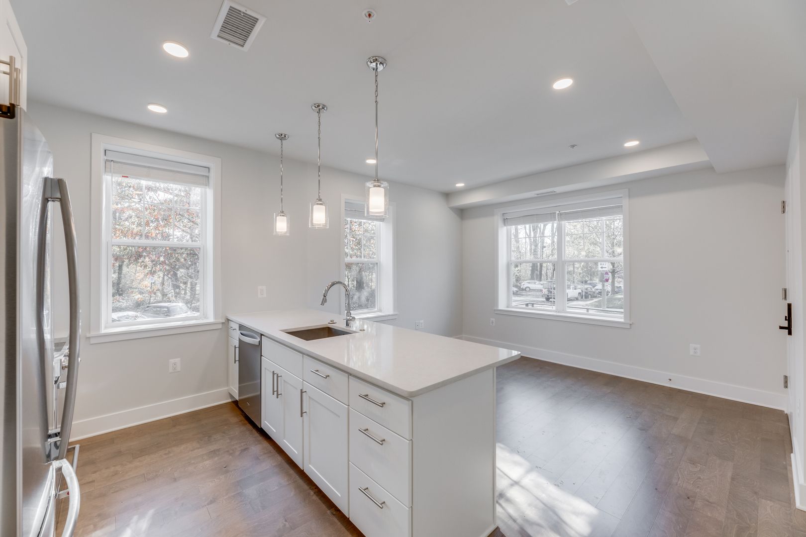 Washington Apartment: 2201 40th Pl NW