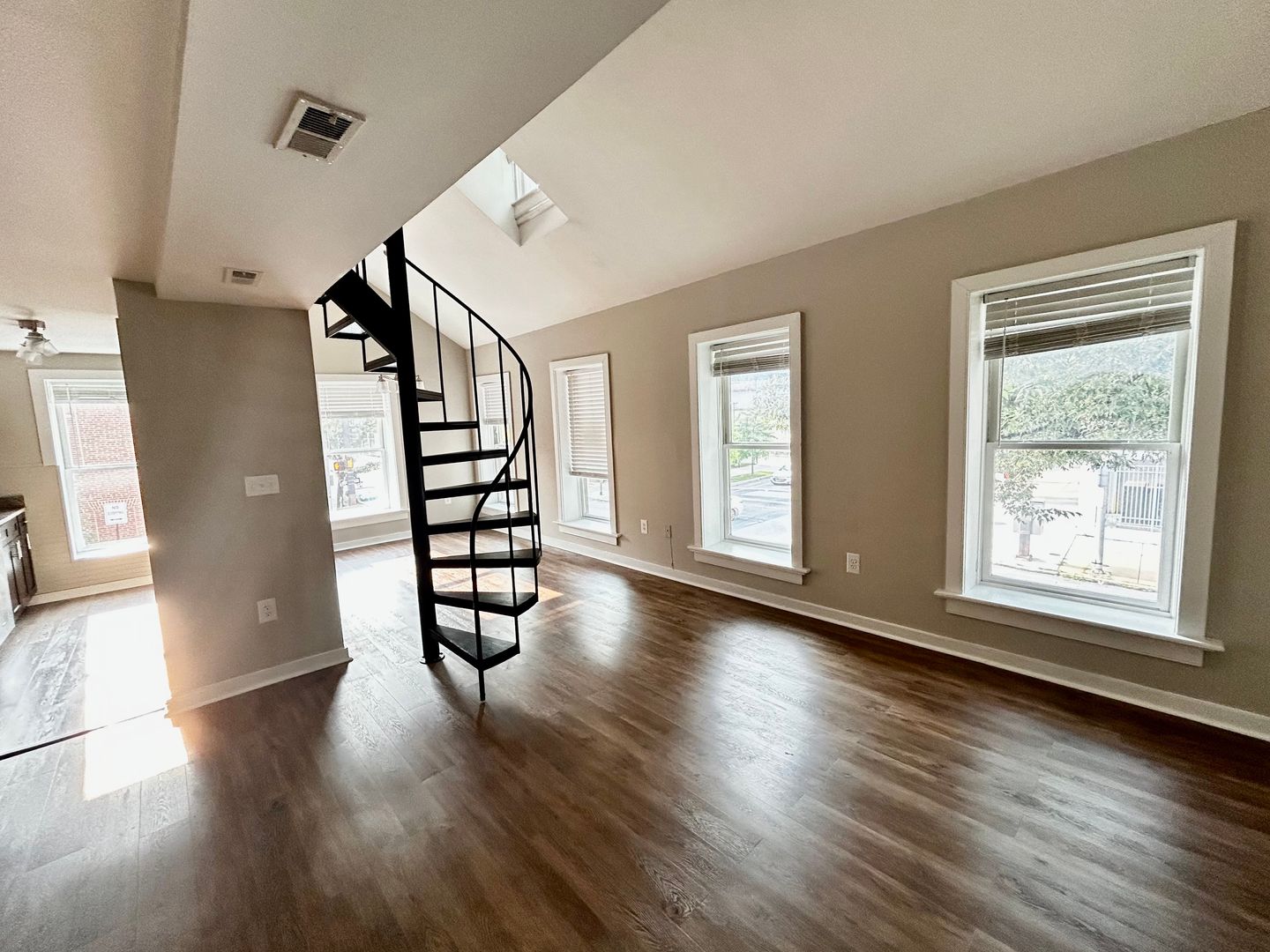 Baltimore Apartment: 506 W Franklin street